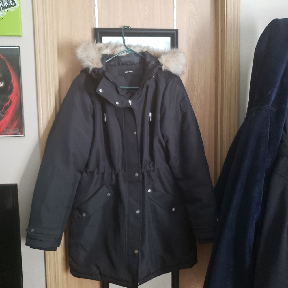 Vero Moda long black parka w/fur lined hood